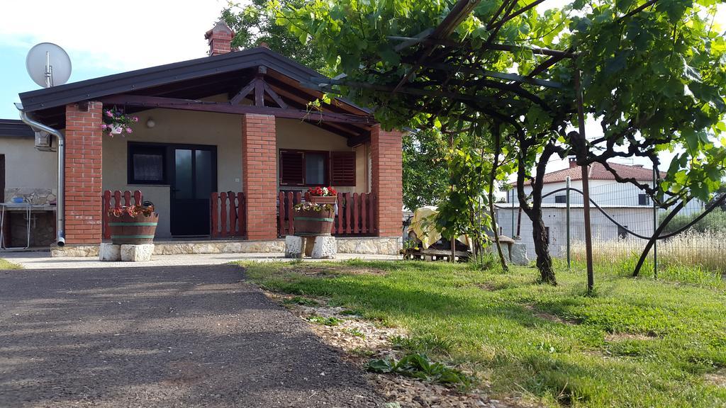 Apartment Samanta Новиград Экстерьер фото